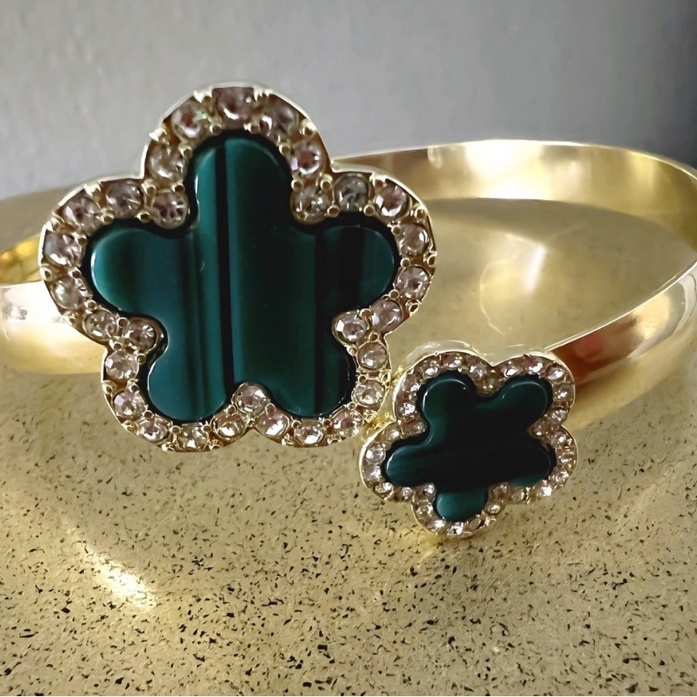 New! Twisted Clover Adjustable Cuff Bracelet 18K Gold Plated NWOT Gold Green - Picture 4 of 4